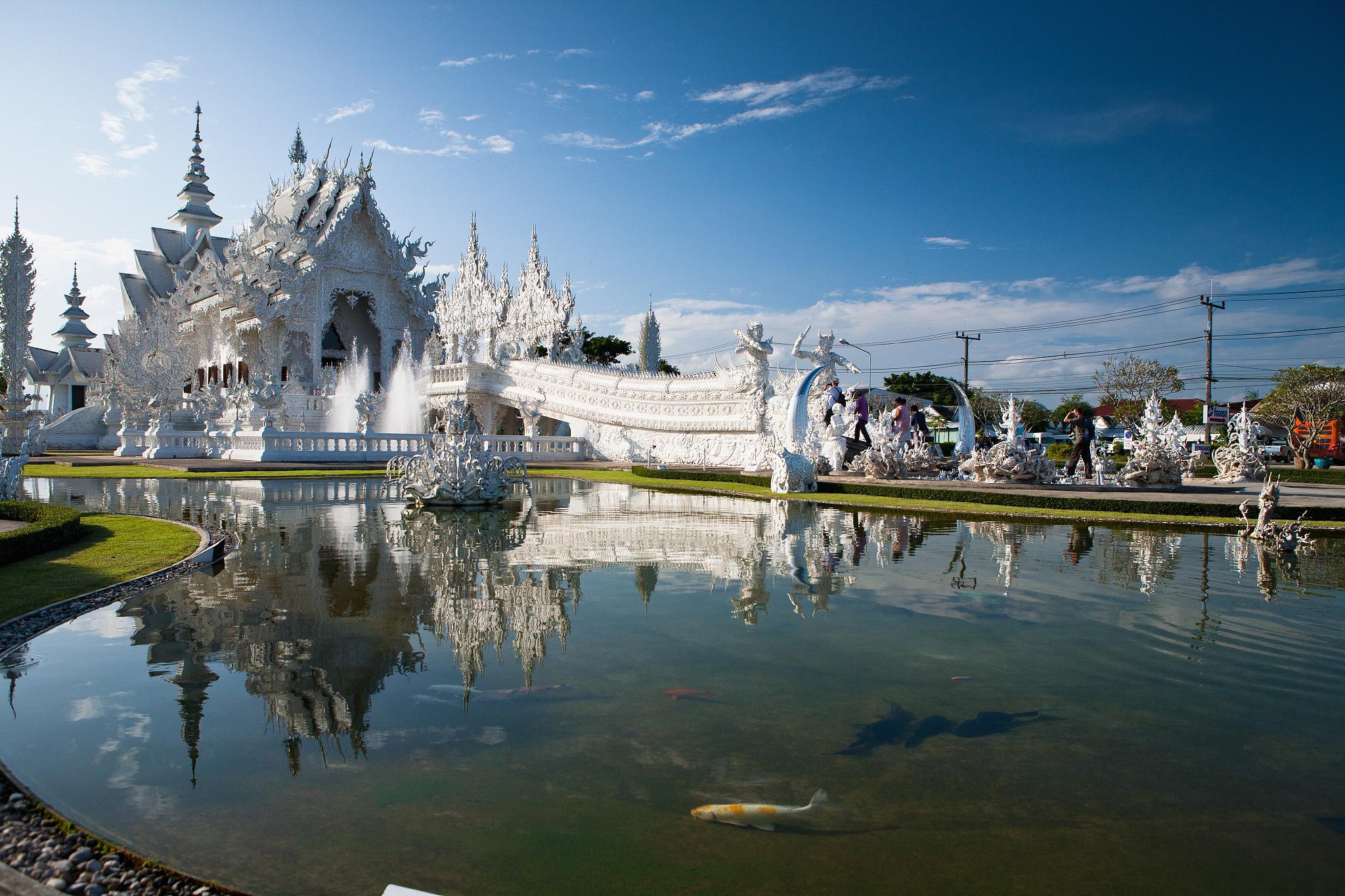 泰国白龙寺:佛教智慧与艺术的结晶 泰国白龙寺位于清迈省湄宏县,是