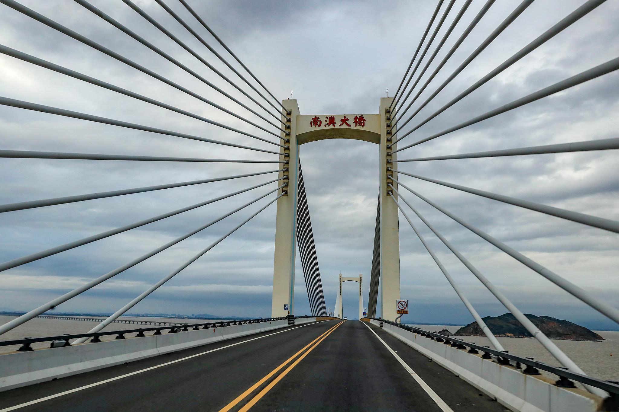南澳大桥旅游攻略 汕头市南澳大桥位于广东省汕头市,是连接皮屿岛与