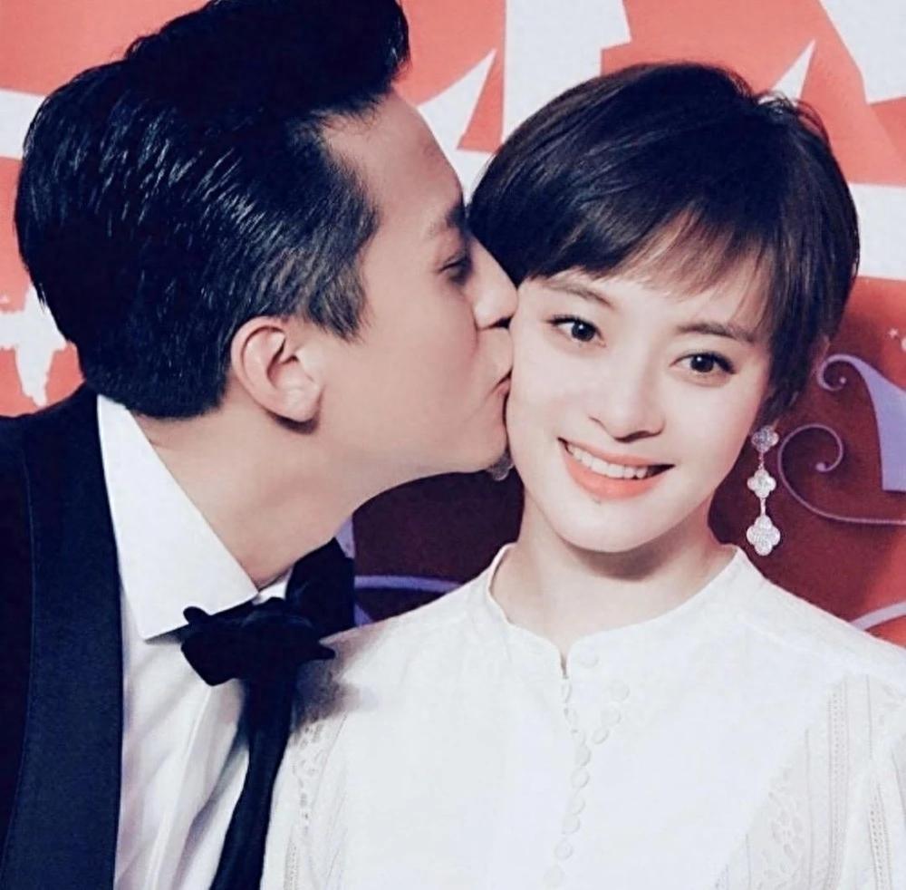 孙俪和邓超的婚姻秘籍 孙俪和邓超是娱乐圈中稀有的情侣,他们在坚守