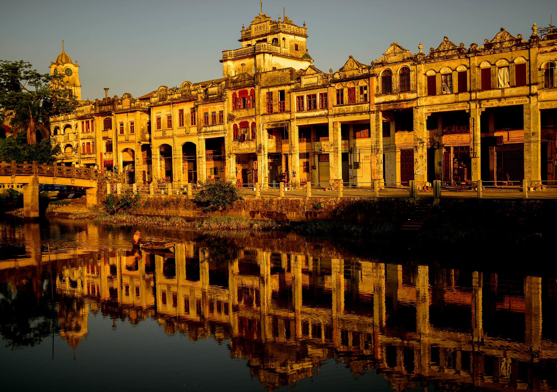 江门是一个充满历史文化和自然美景的城市,拥有许多值得一游的景点和