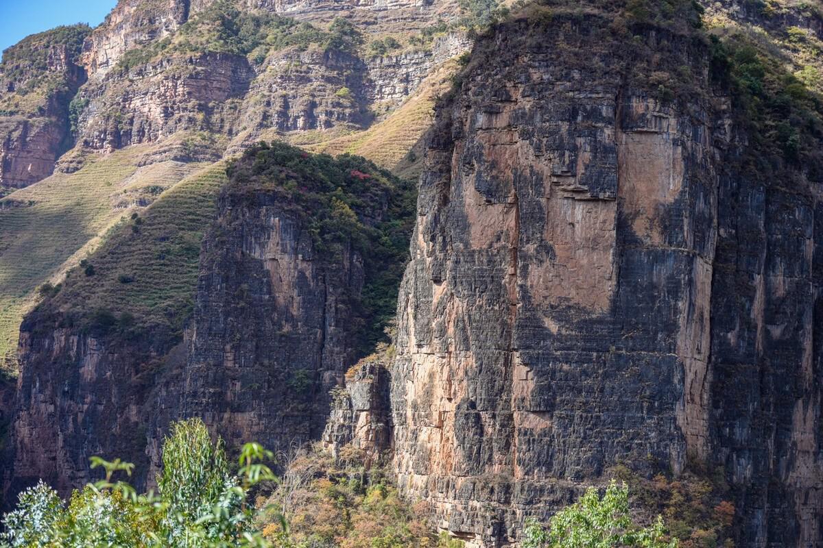 禄劝县皎平渡旅游胜地 禄劝县皎平渡是一个集红色景点和自然风光于