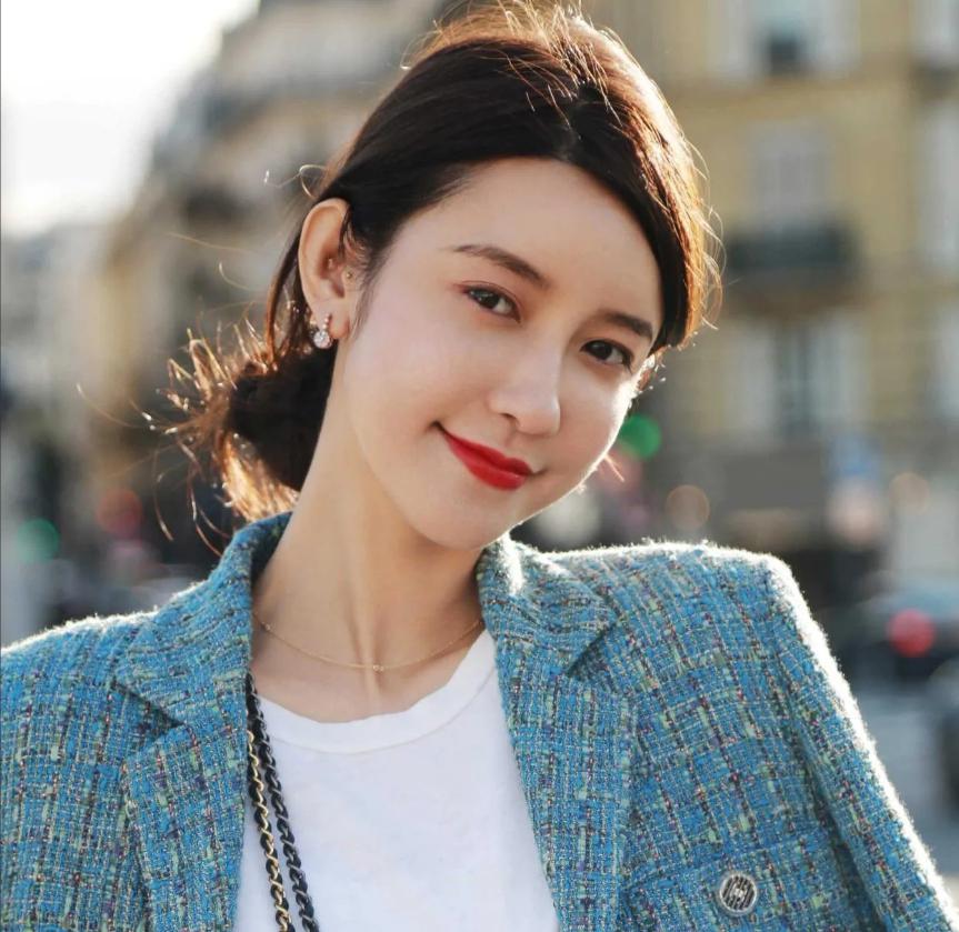 网红张大奕官宣怀孕 张大奕,初代网红,曾因绯闻事件陷入舆论风波,但她