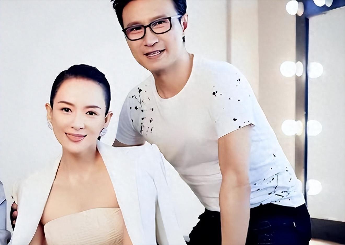 章子怡和汪峰的恩爱有加 章子怡和汪峰的恩爱有加,一副标准的情侣模样