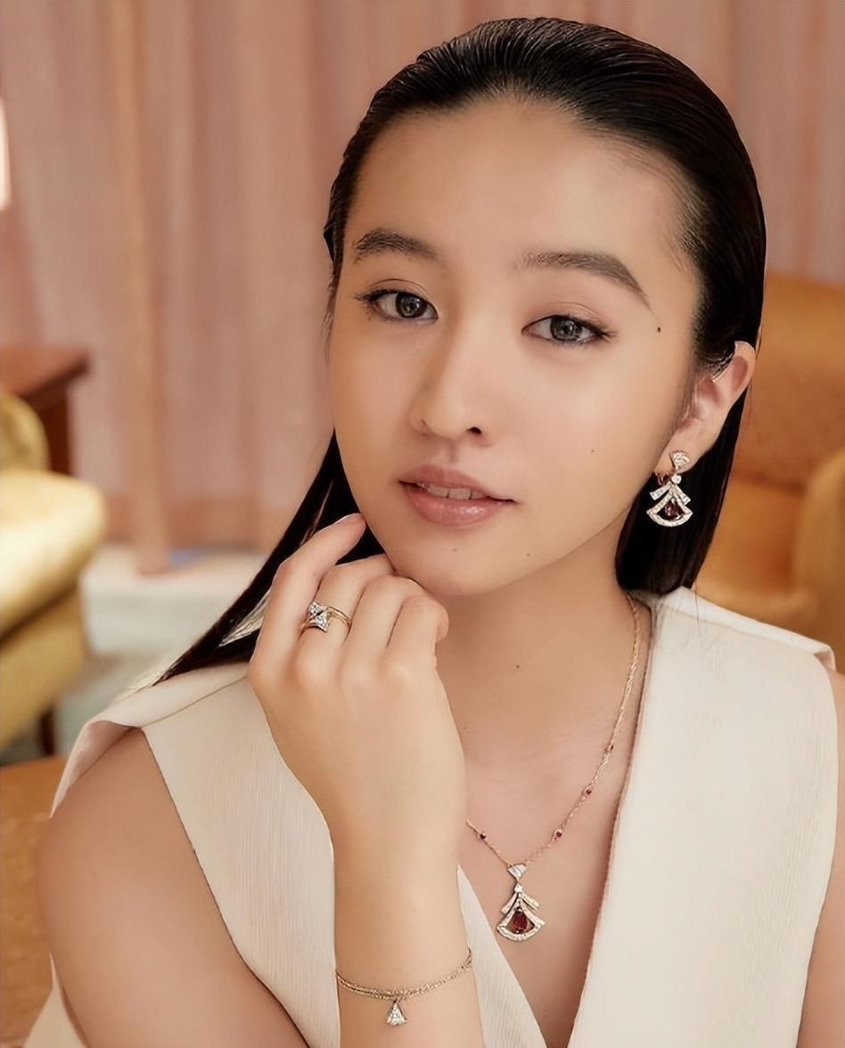 20岁木村光希广告翻车 木村光希的广告剧照再次翻车,引发了公众的广泛