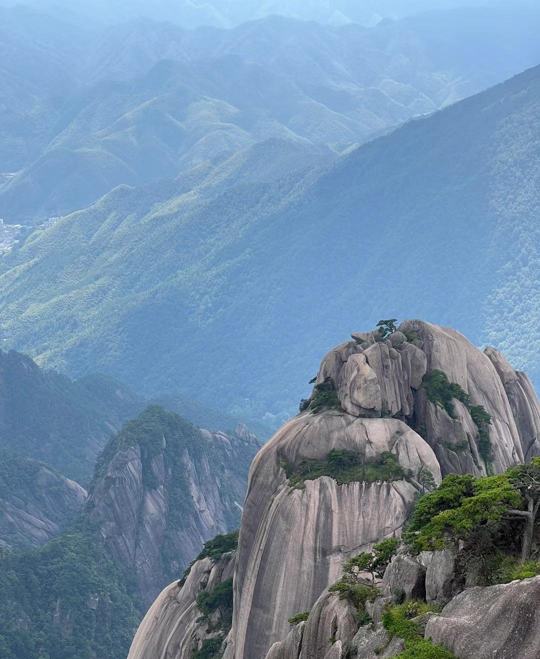 黄山云海奇松怪石 黄山的云海翻腾,奇松怪石的美丽风景是让人流连忘返