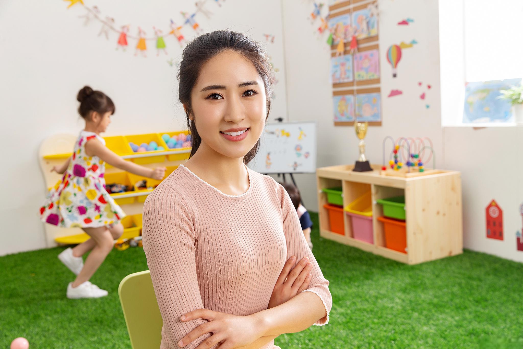 幼儿园宣誓词事件:家长和幼儿园的合作与沟通 最近,四川一所幼儿园在