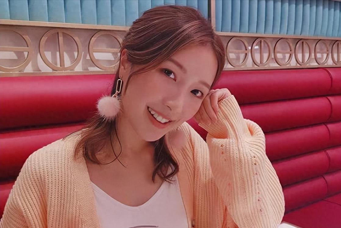 港姐郭嘉文的人生故事 港姐郭嘉文的近照引发了网友们的广泛关注和