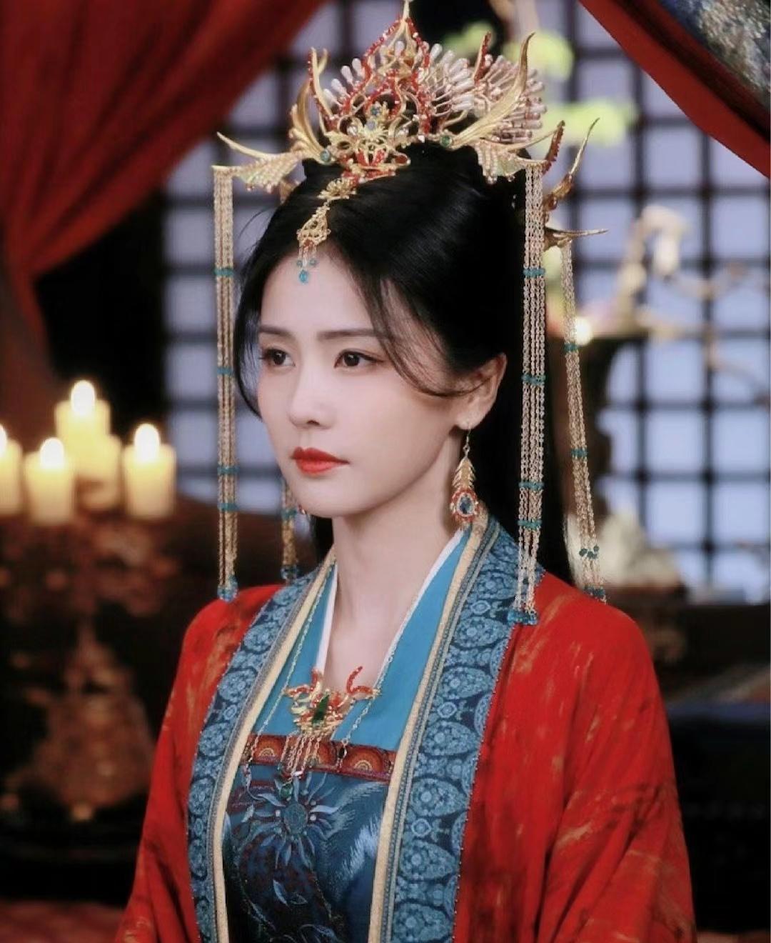 杨紫,杨超越,白鹿等古装剧中的婚服造型,你喜欢哪个?