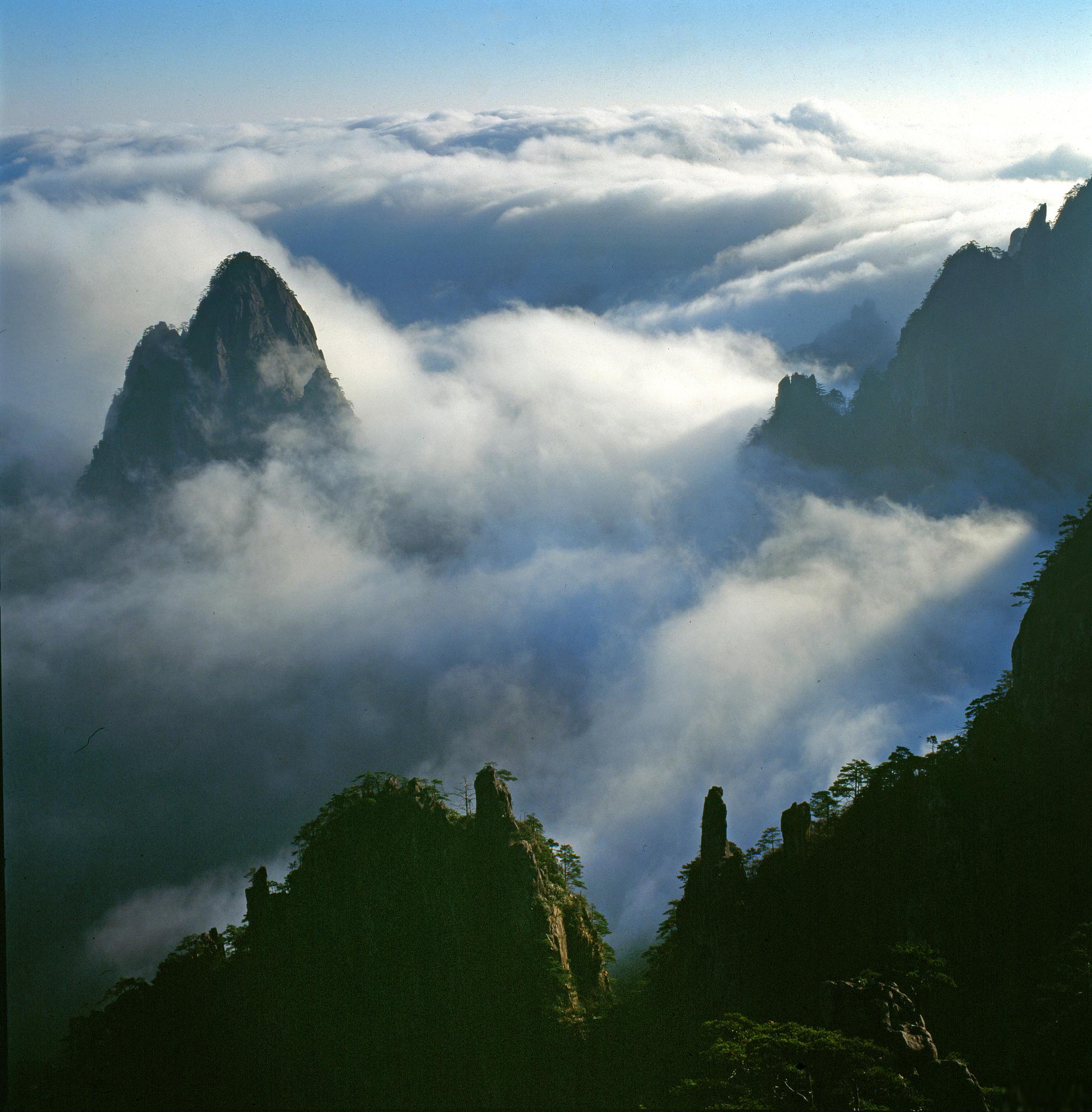 黃山旅遊攻略 黃山,位於中國安徽省黃山市,是中國最著名的山脈之一