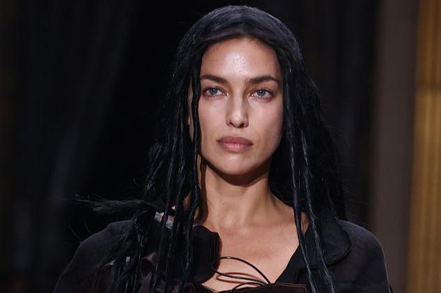 c罗前任现身巴黎,为山本耀司走秀 37岁的超模伊琳娜·莎伊克在巴黎