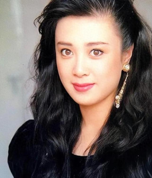 傅艺伟的儿子高乐男去世 演员傅艺伟的小儿子高乐男