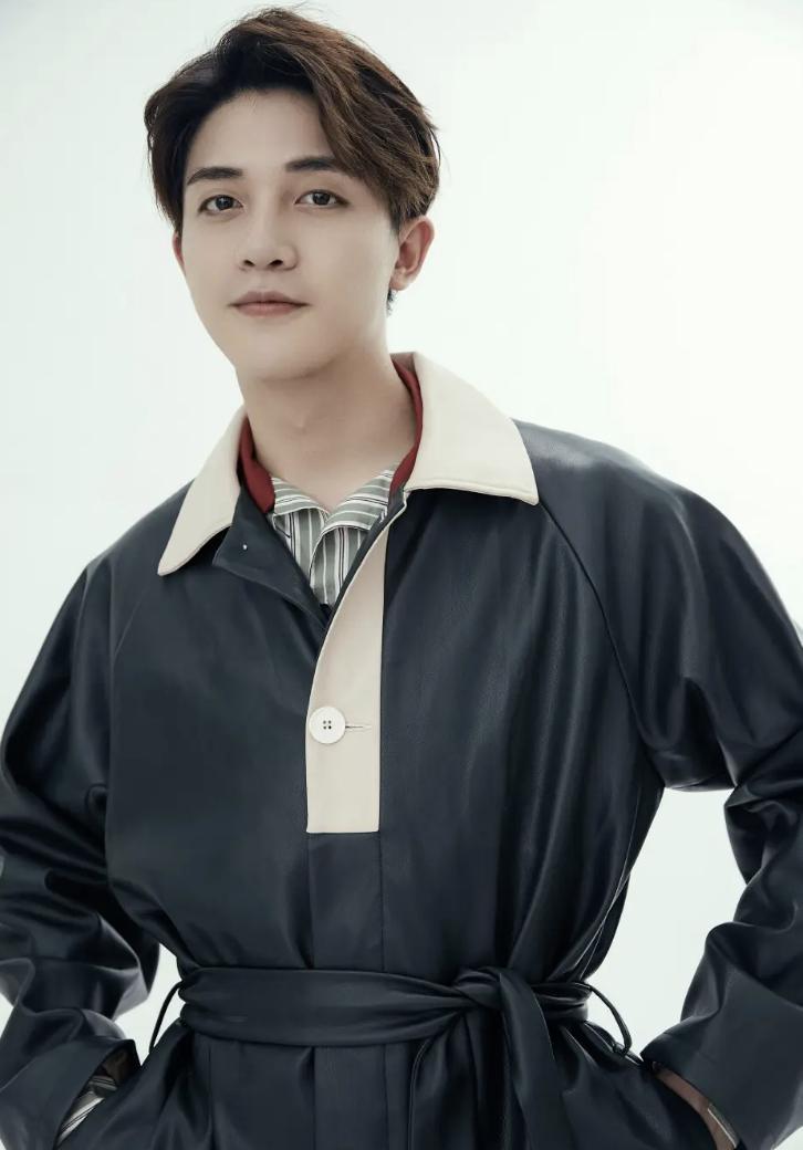 《长月烬明》中稷泽的扮演者陈博豪 陈博豪,中国内地的青年演员,出生