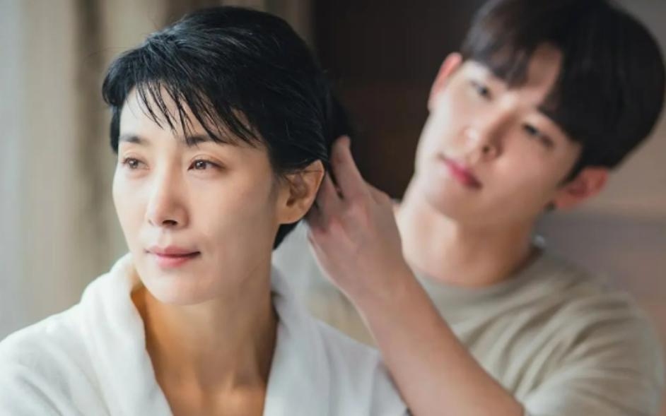 《纸之月》剧评改编自角田光代同名小说的韩剧《纸之月》,巧妙地融合