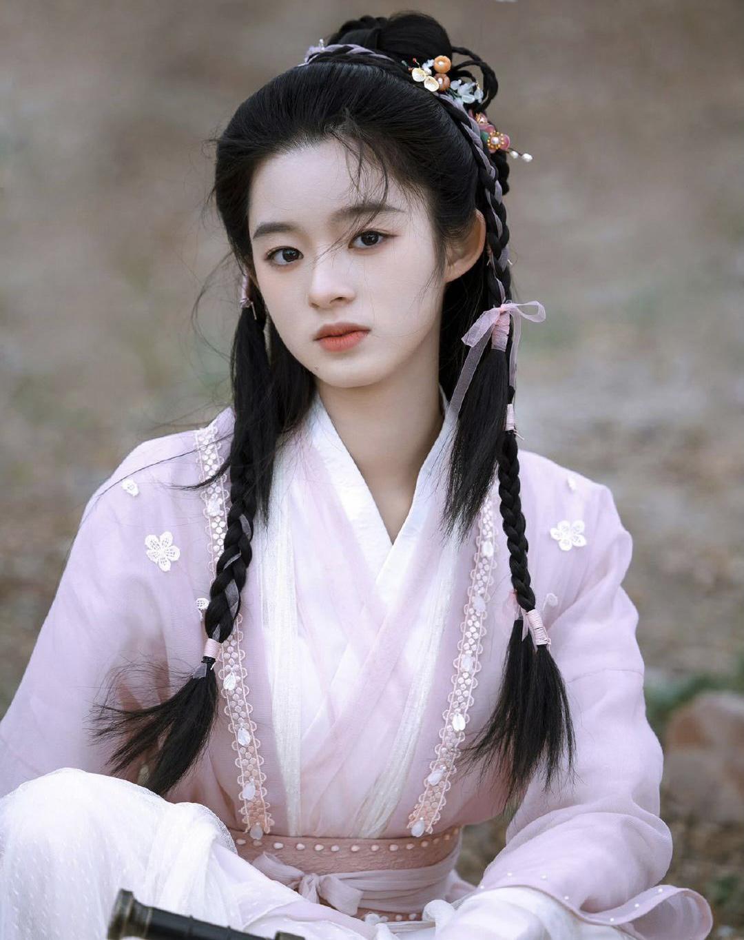 《虎鹤妖师录》是改编自同名漫画的古装玄幻剧,王玉雯扮演的赵馨彤和