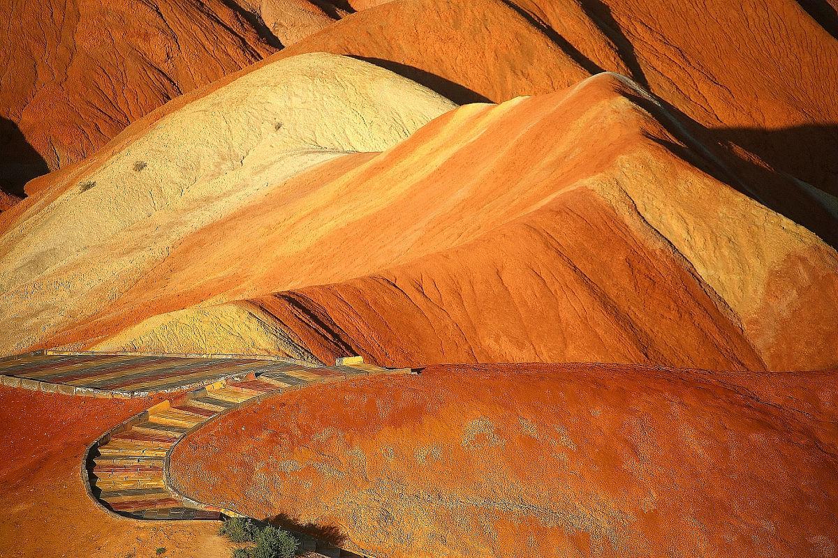 张掖丹霞地貌介绍 张掖丹霞地貌位于中国甘肃省张掖市,是中国最具代表