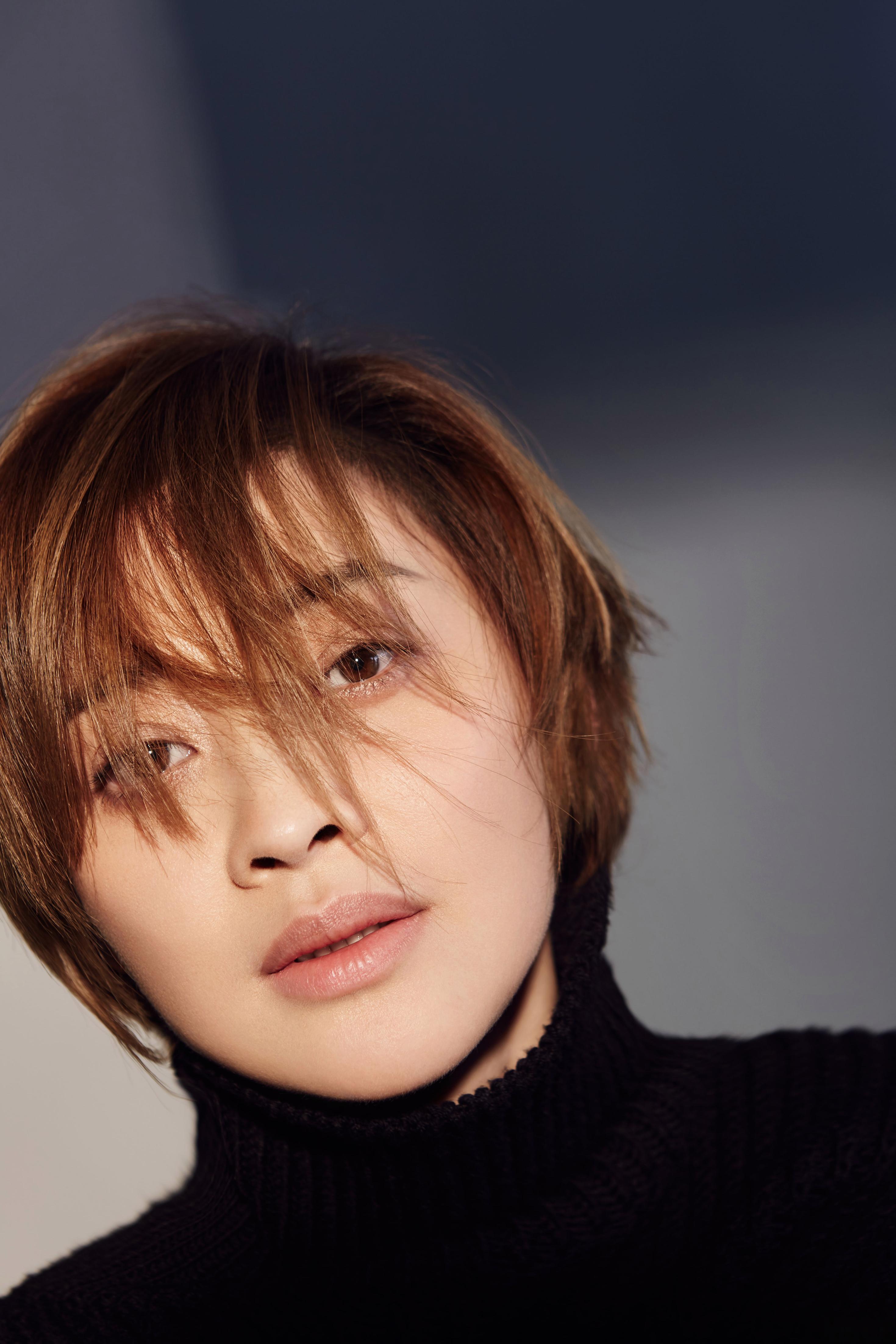梅婷:素颜公益行动 梅婷以素颜示人,大方真实地展现自己,这种正能量的