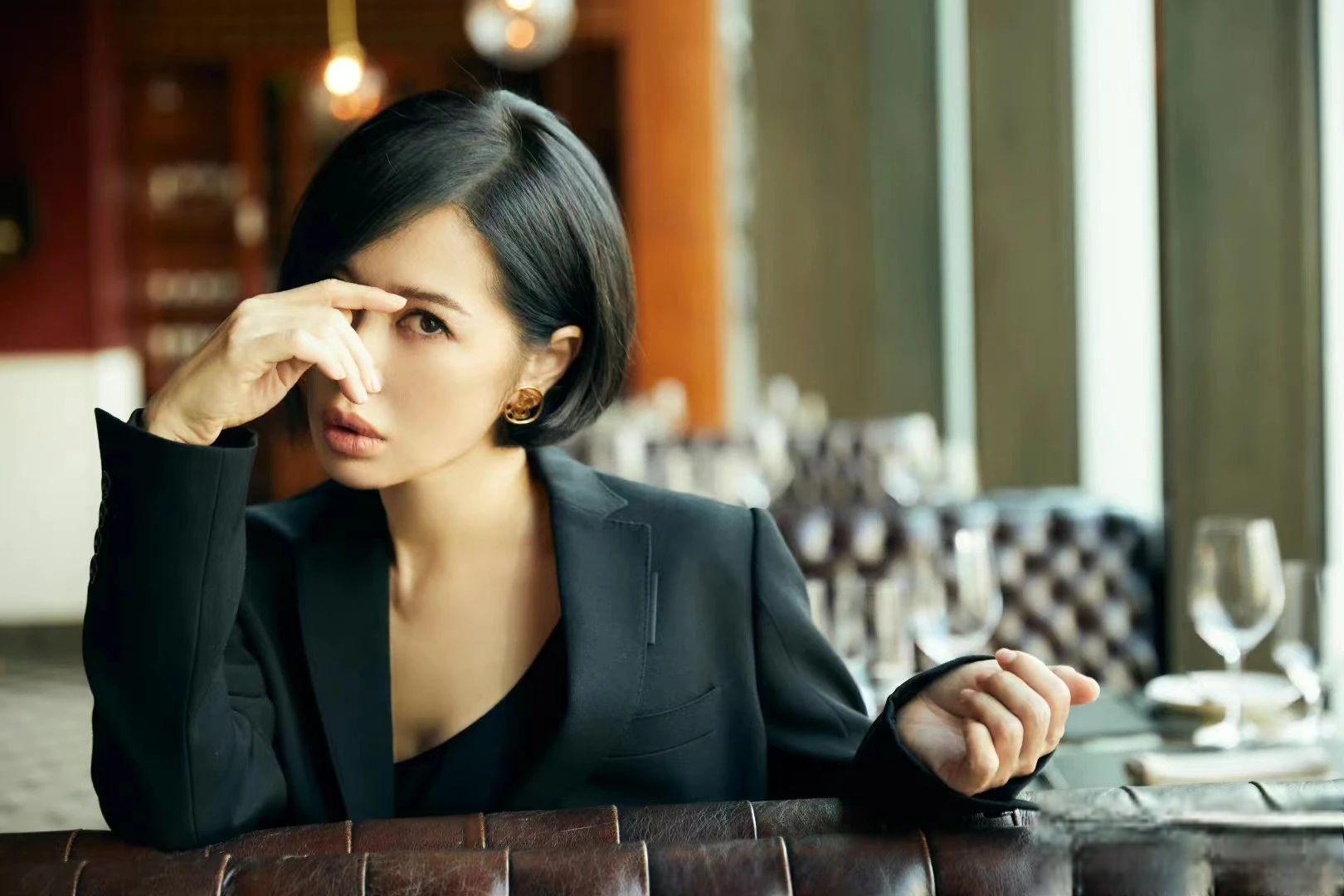 余男:性感女神 余男,这个戏红人不红的演员,最大的缺点就是太低调,不