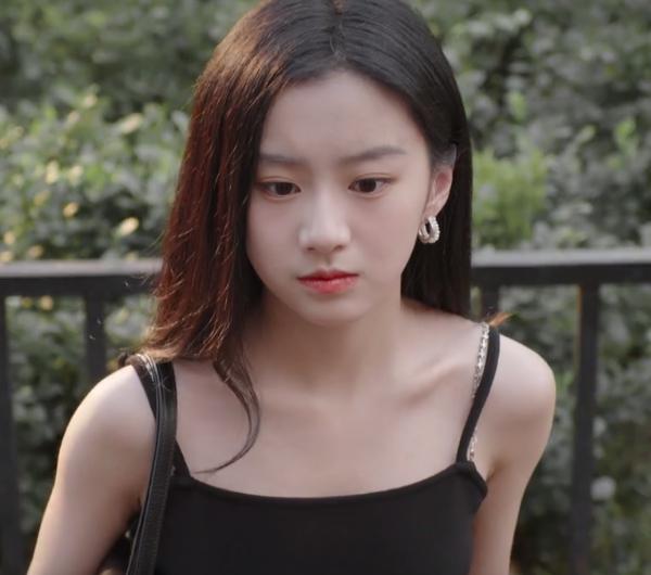 《装腔启示录》:新一代清纯玉女 《装腔启示录》中,包上恩饰演的林