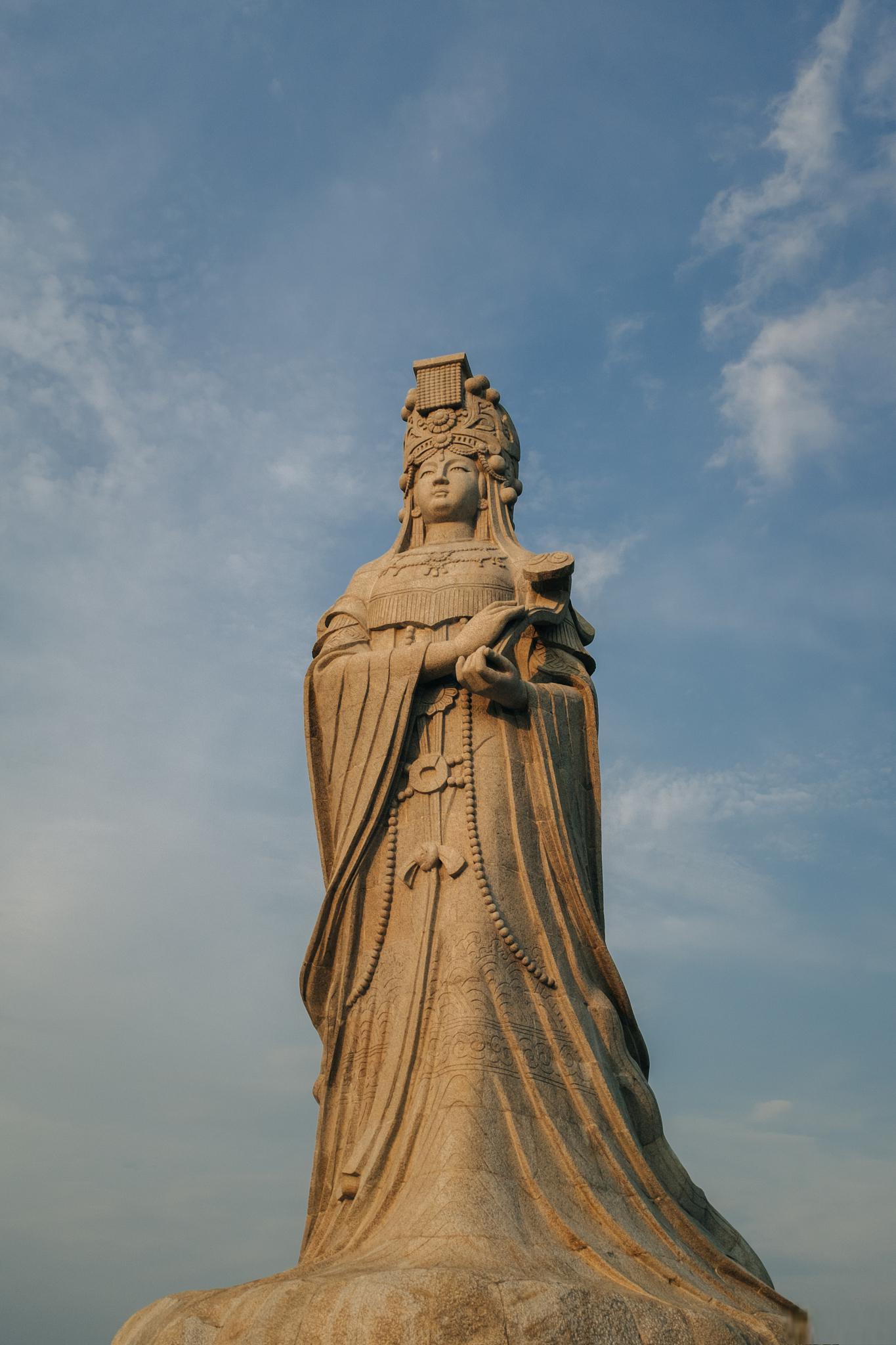 湄洲岛妈祖文化旅游区 湄洲岛妈祖文化旅游区位于福建省莆田市,是中国