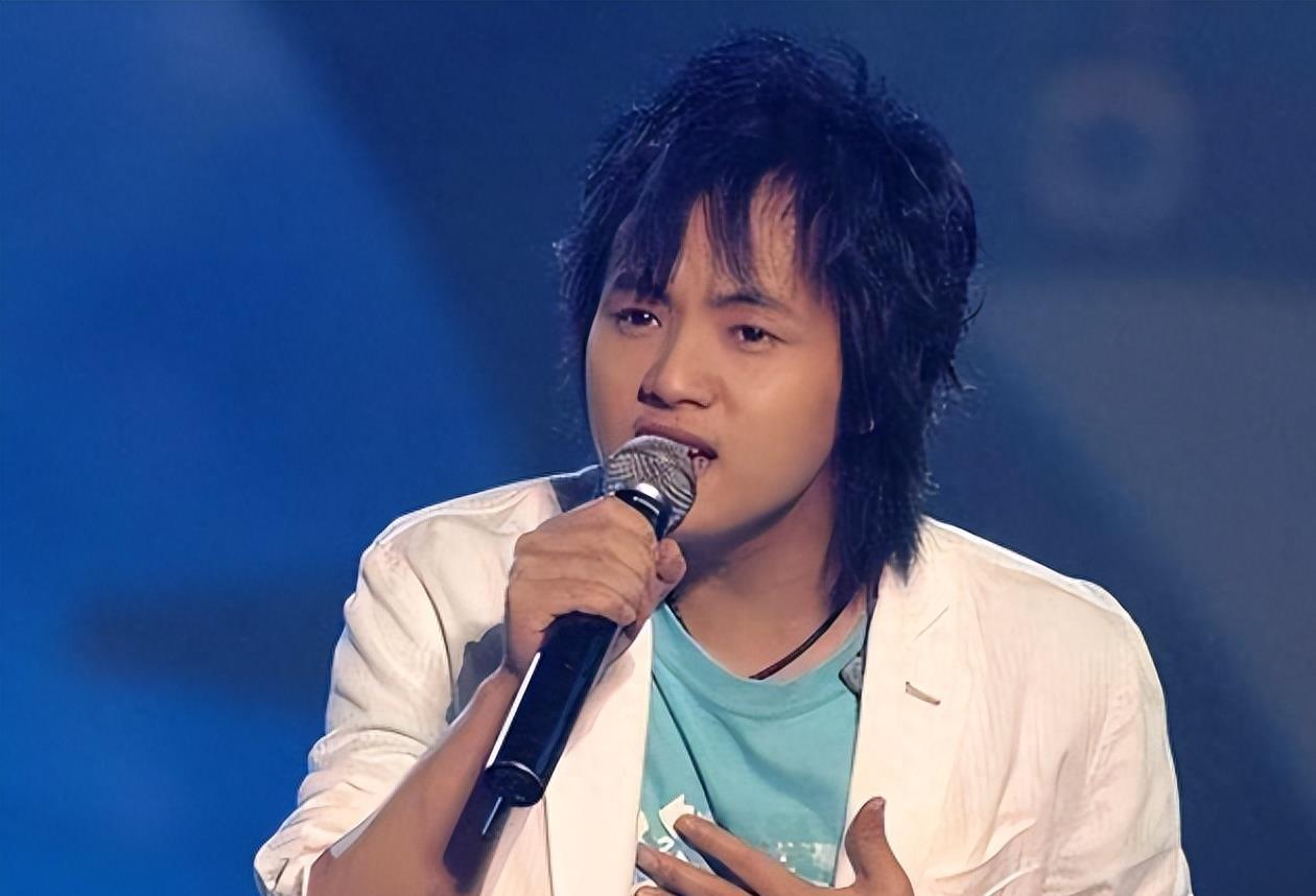 他的故事告诉我们,红色与沉默之间的差距只有一线之隔.