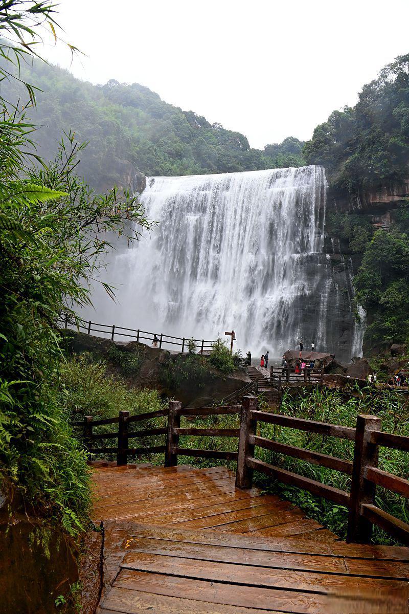 赤水大瀑布景区大介绍 赤水大瀑布景区,位于中国贵州省赤水市境内,是