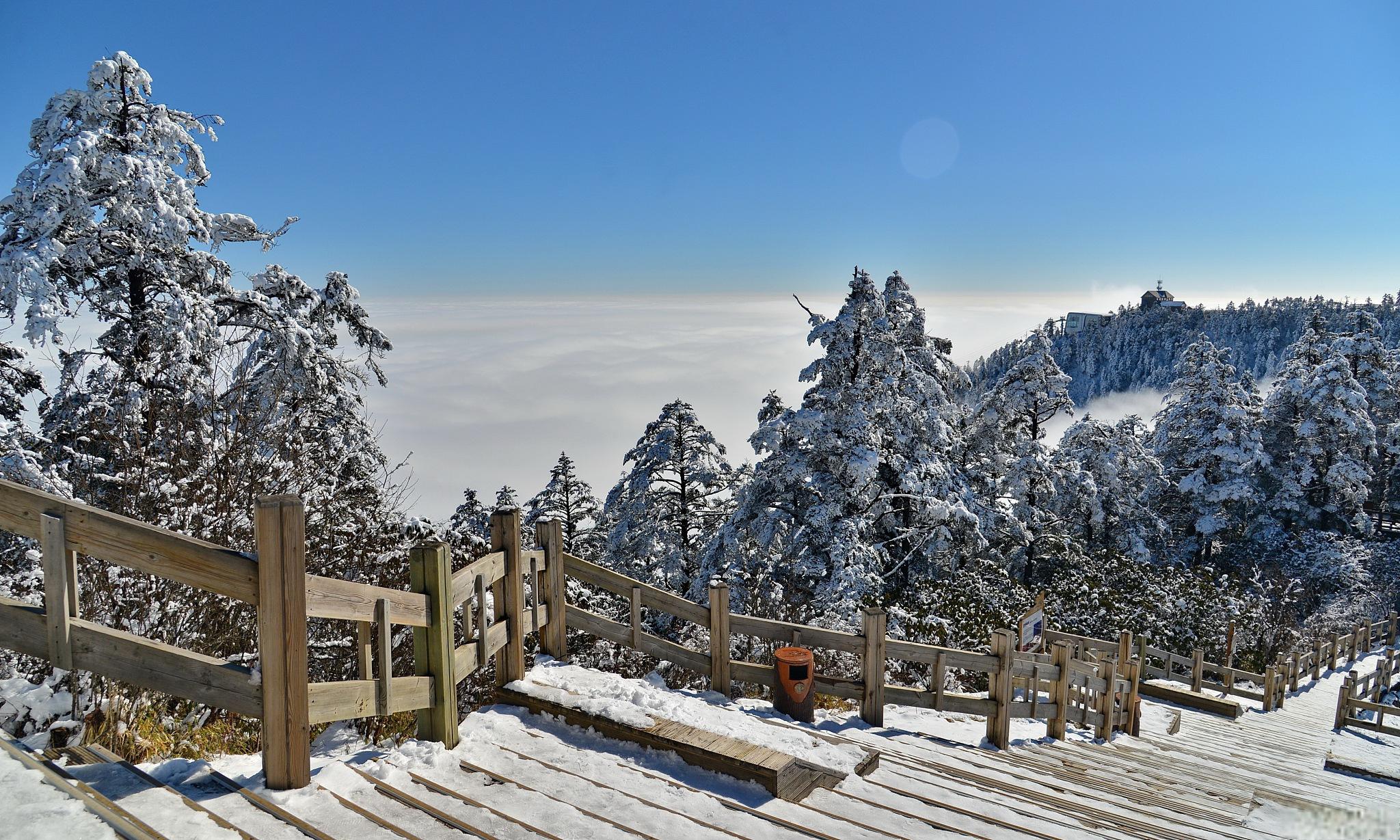 成都西岭雪山游玩攻略 成都西岭雪山是一个充满自然美景的地方,吸引了