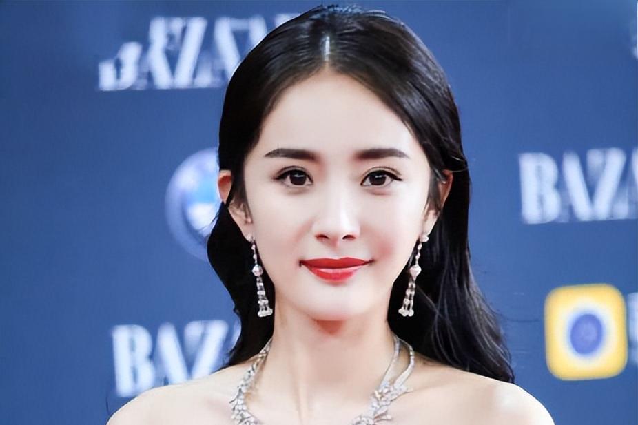 四小花旦之首杨幂颜值高身材火辣!