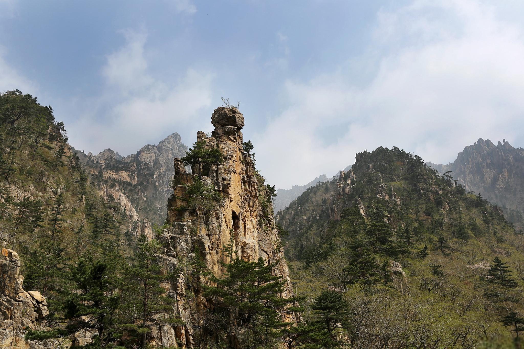 密云旅游景点排行榜 密云区位于北京市郊,拥有丰富多彩的旅游景点,从