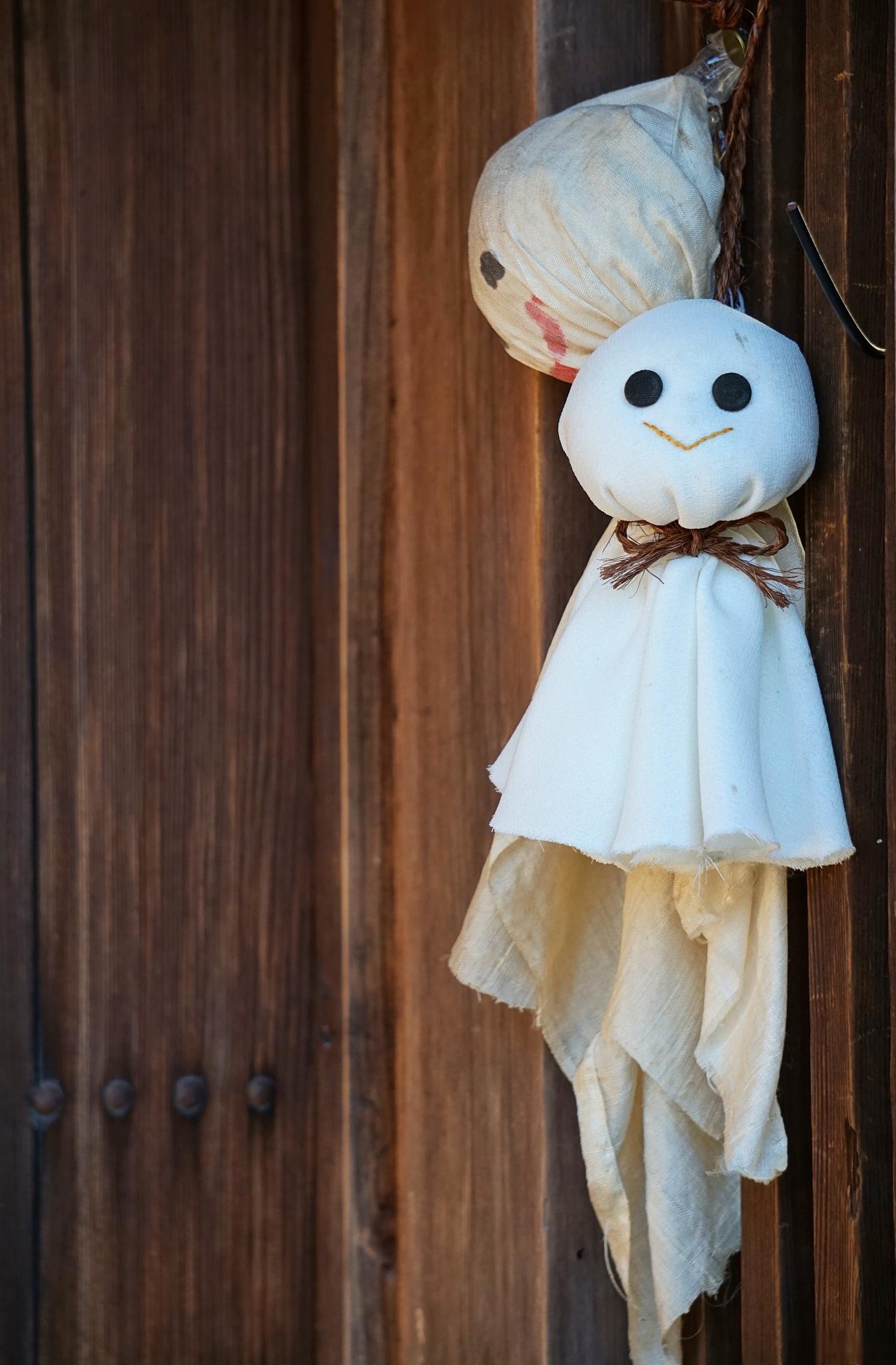 传说中,很久以前,有一个叫作晴天娃娃的小女孩.