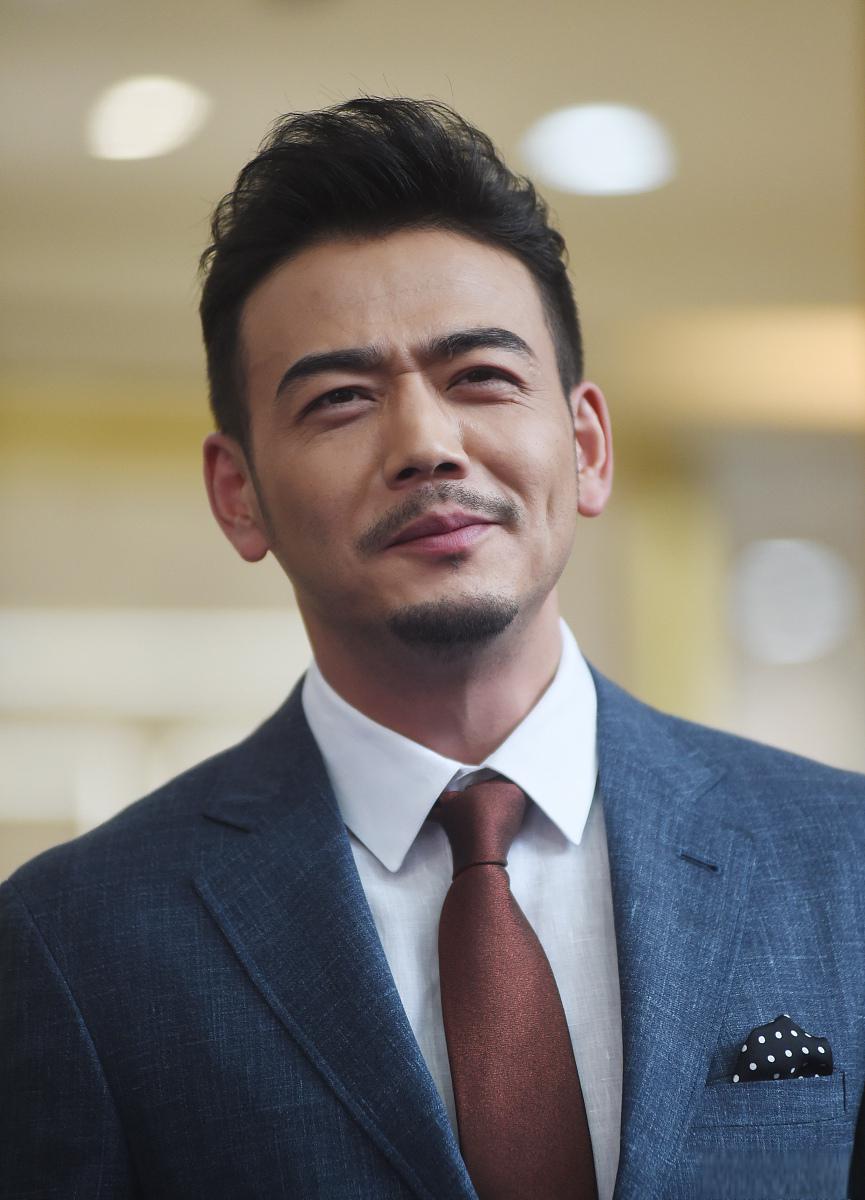 40岁杨烁:从顶流男神到顶级渣男 40岁的杨烁曾经是娱乐圈内的"顶流