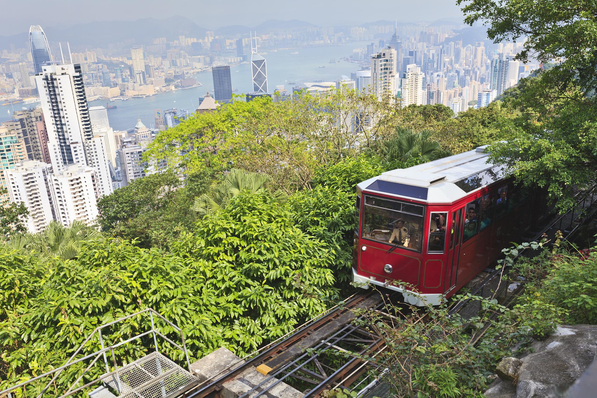 香港旅游攻略：必去景点太平山顶，俯瞰维港夜景，享受静谧时光