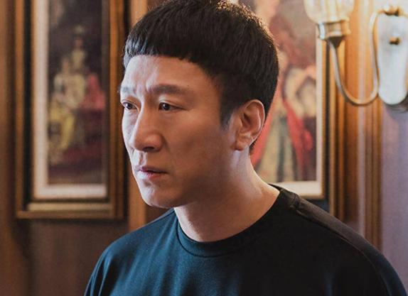 金星为了排除竞争对手,与孙红雷达成了秘密协议,帮助他迅速崭露头角