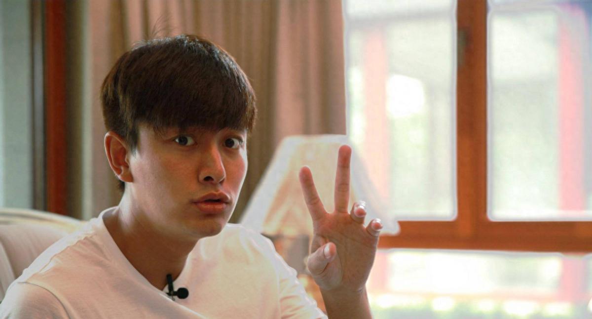 告别过去,新恋情曝光 贾乃亮近期被曝与一位非圈内明星的新女友交往