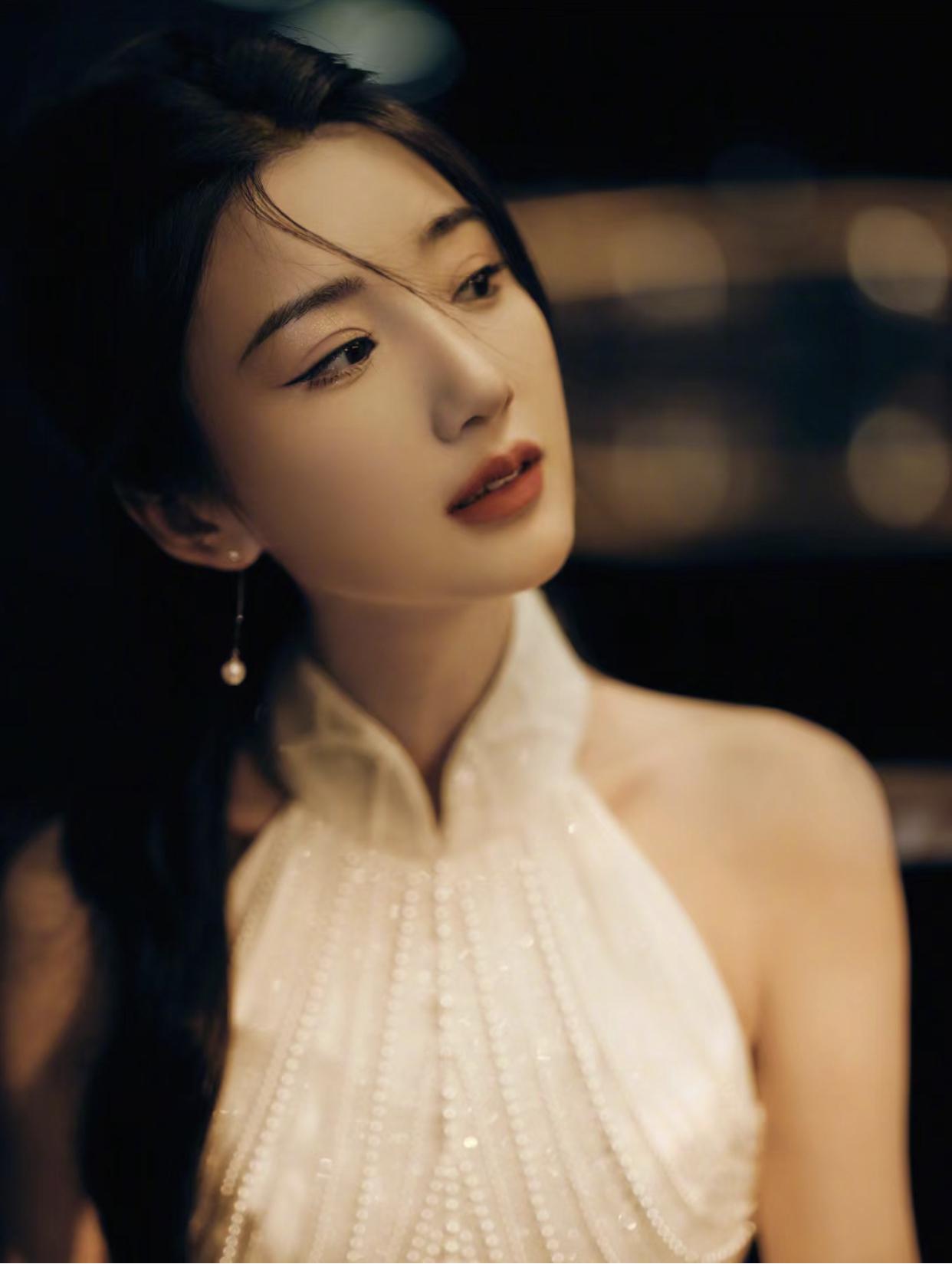 毛晓彤:这次是一位天使吧 毛晓彤在电视剧《问心》中饰演的角色,无论