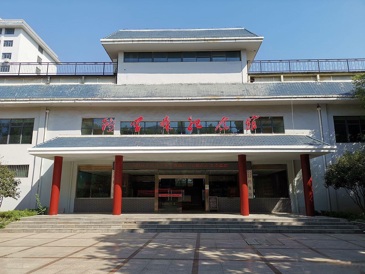 右江民族博物馆,百色文化的见证 右江民族博物馆是一座集展览,研究