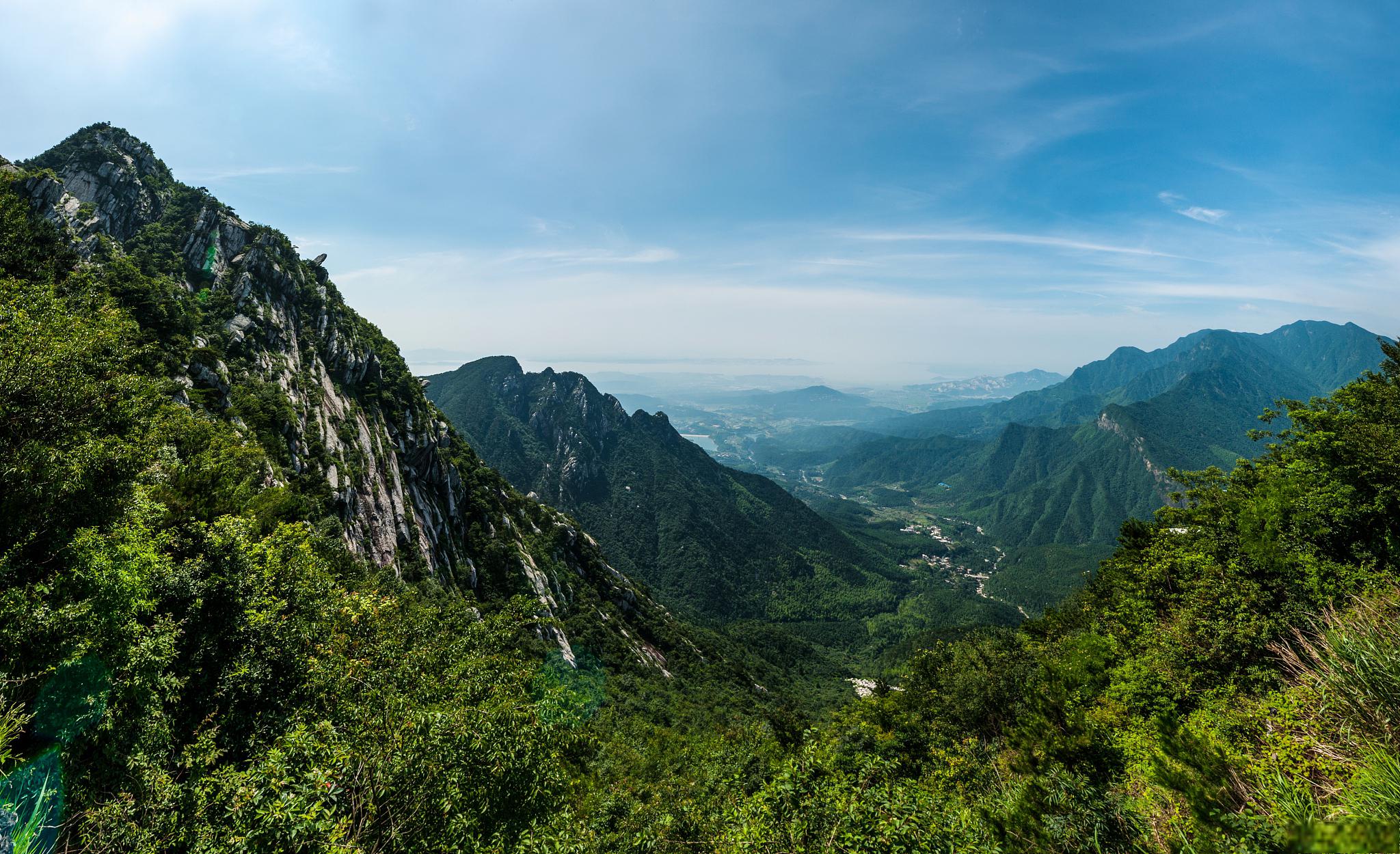 庐山位于江西省九江市,被誉为中国南方最早的风景名胜区之一