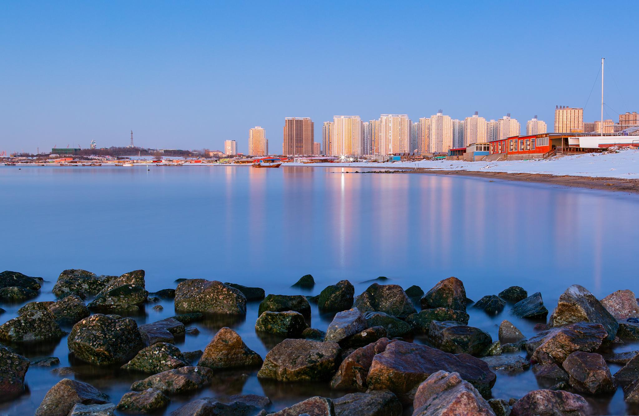 鲅鱼圈白沙滩旅游攻略 鲅鱼圈白沙滩是位于中国辽宁省大连市的一片