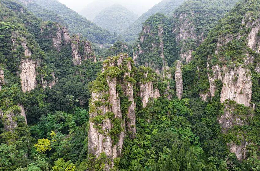 太行山白泉村奇峰竞秀 太行山深处有个白泉村,这里有一处奇峰竞秀