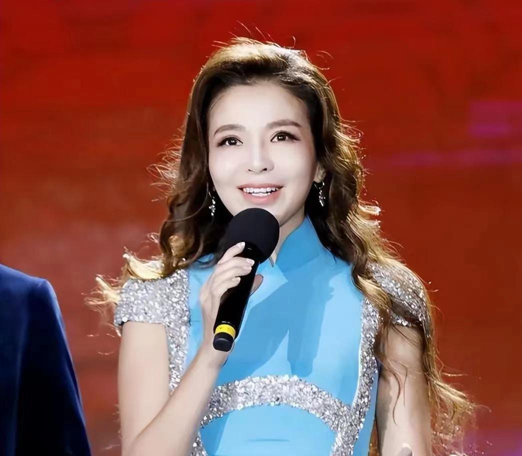 朱迅一生的遗憾 朱迅的父亲多年前就被查出患有癌症,在经历几次手术后