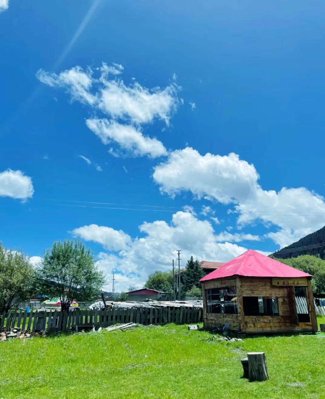 若尔盖大草原四季风光 在甘南州的若尔盖大草原,绝美的风光令人陶醉.