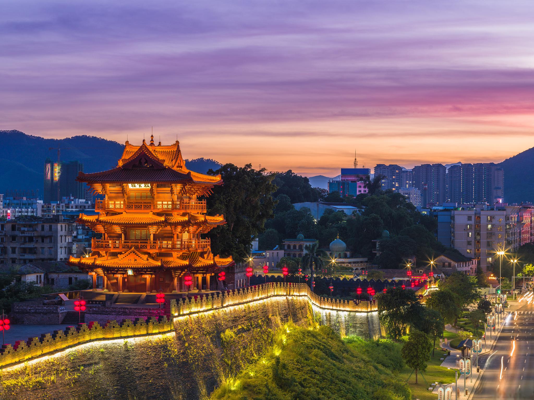杭州宋城,穿越宋代的文化旅游景区 杭州宋城是中国浙江省杭州市的一座