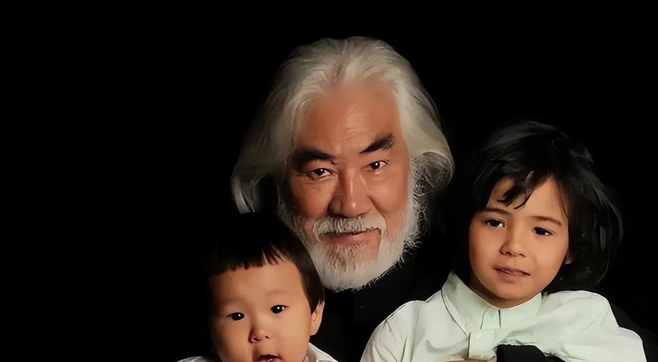 72岁张纪中首次承认妻子生子 中国著名导演张纪中近日首次公开承认,他