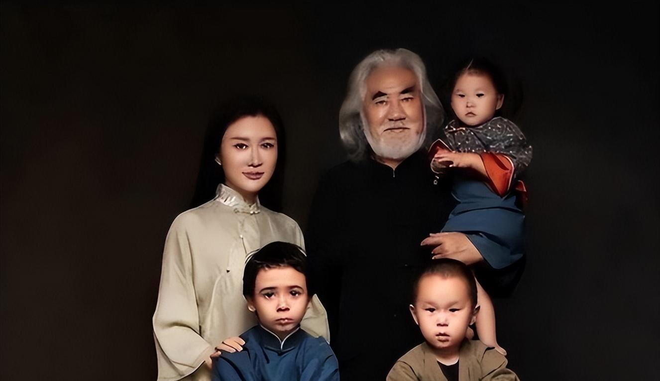 72岁张纪中首次承认妻子生子 中国著名导演张纪中近日首次公开承认,他