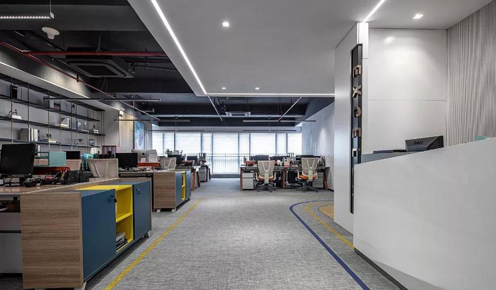 油栎木实木板材的特点和优势 随着人们对健康环保的要求越来越高,实木