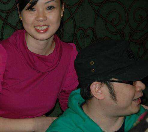 刀郎:西北歌神的人生经历 刀郎,原名罗林,1971年出生在四川内江,父母