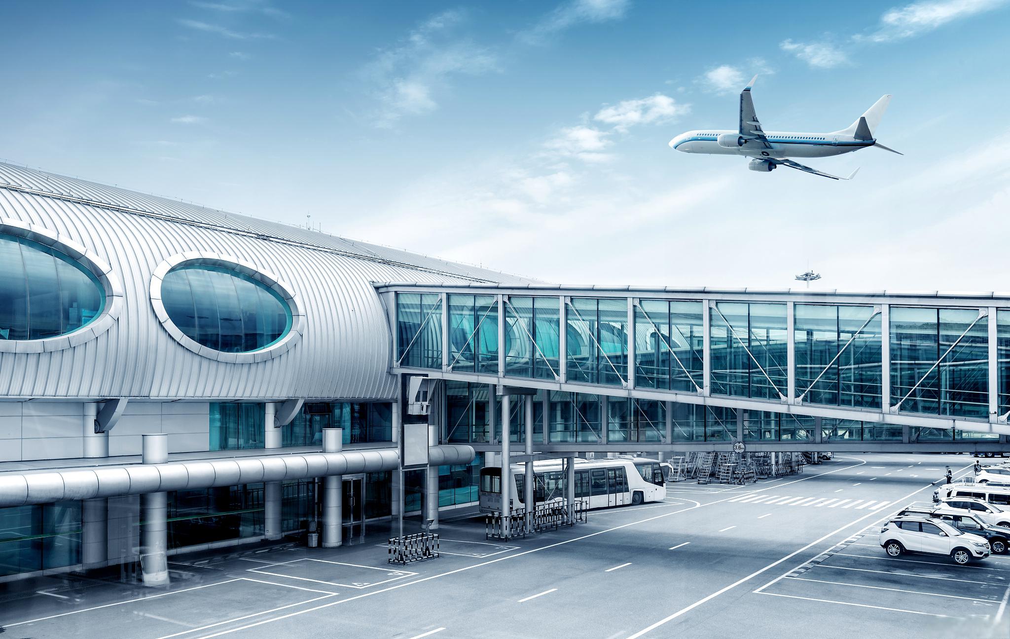 取决于多个因素,包括机场规模,旅行目的地,航空公司政策和个人偏好