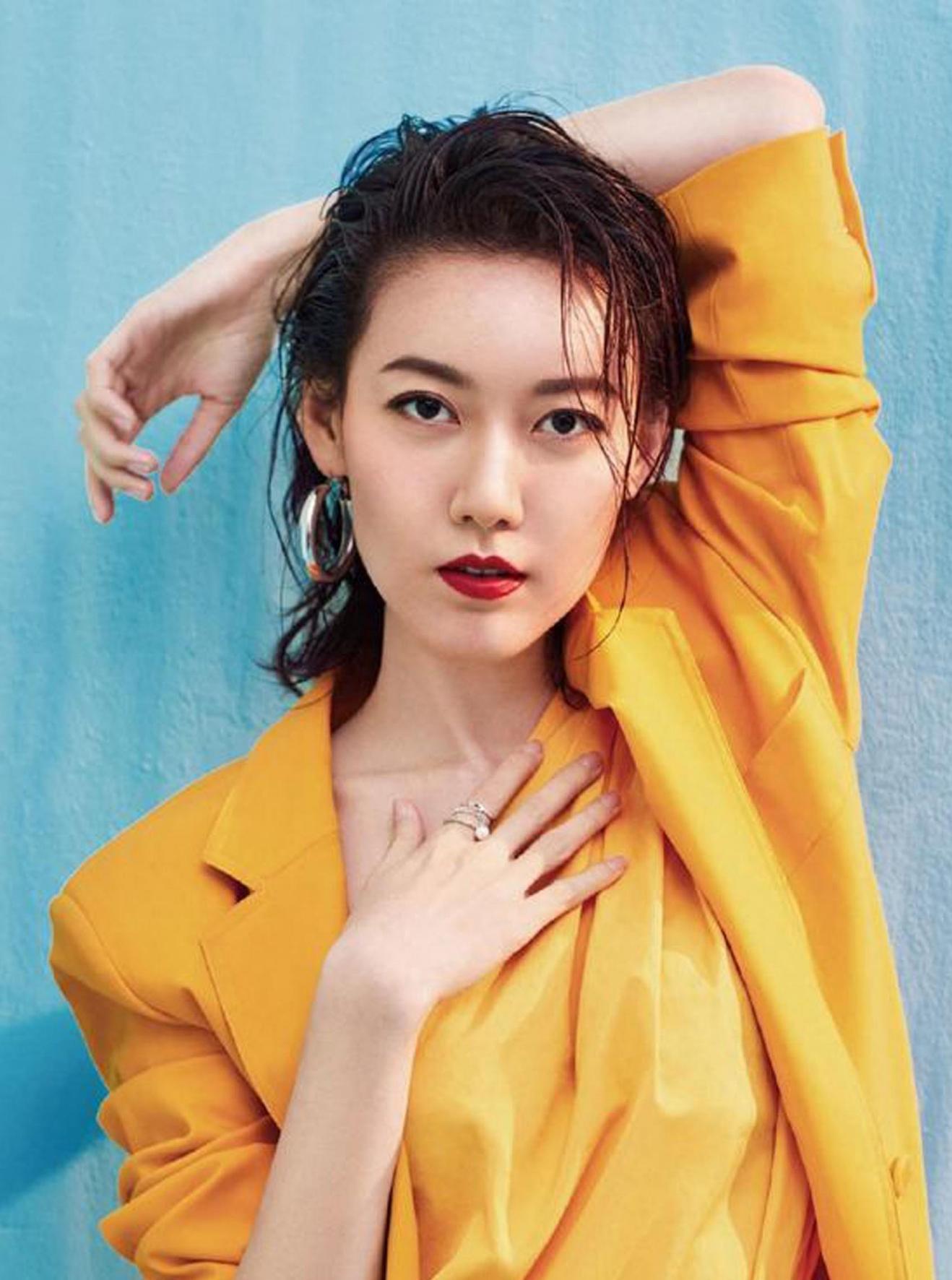 女演员高露:隐秘身份引发猜测 女演员高露的隐秘身份引发了人们对她