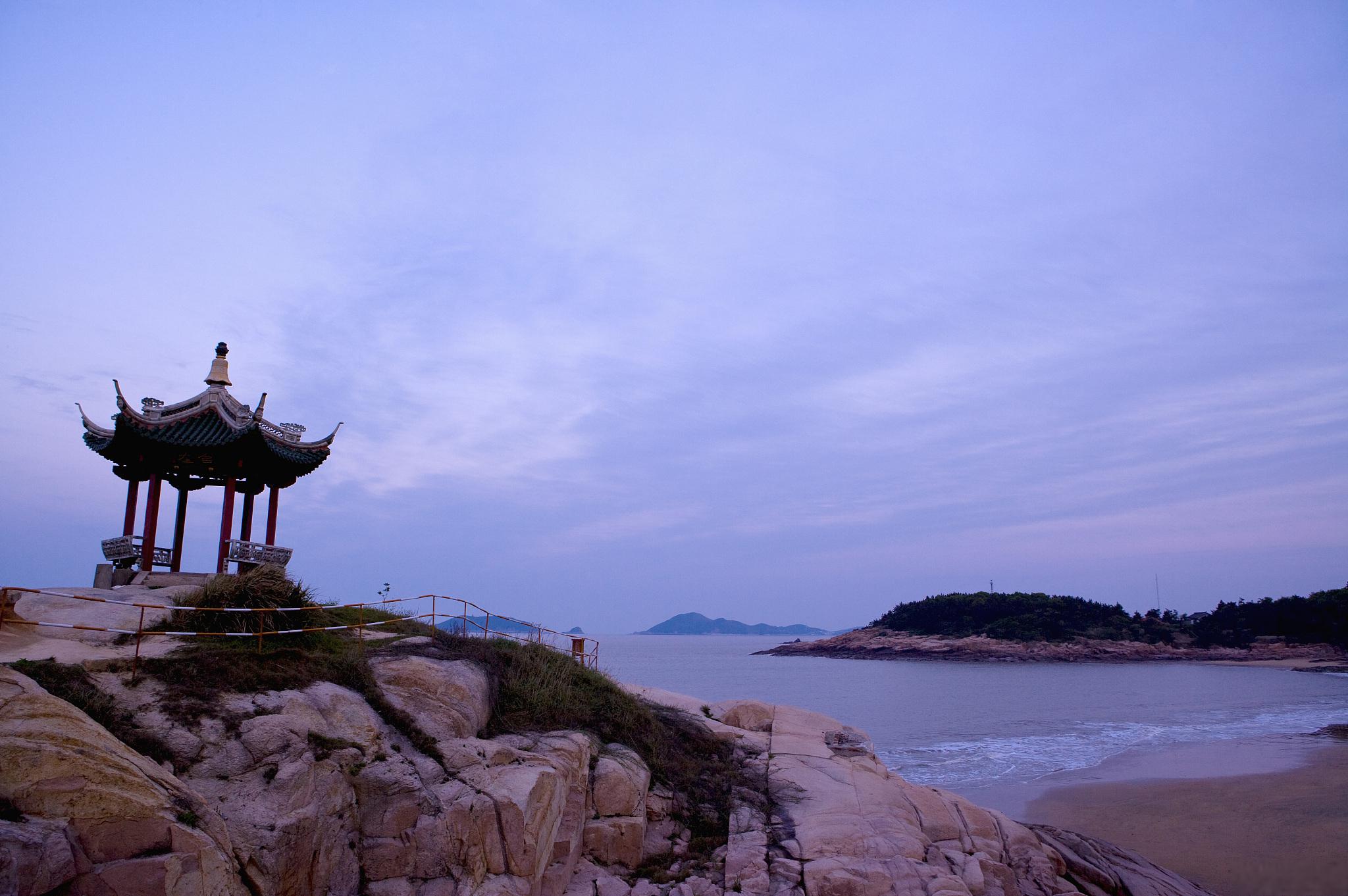 普陀山旅游攻略 普陀山是中国四大佛教名山之一,位于浙江省舟山市,素
