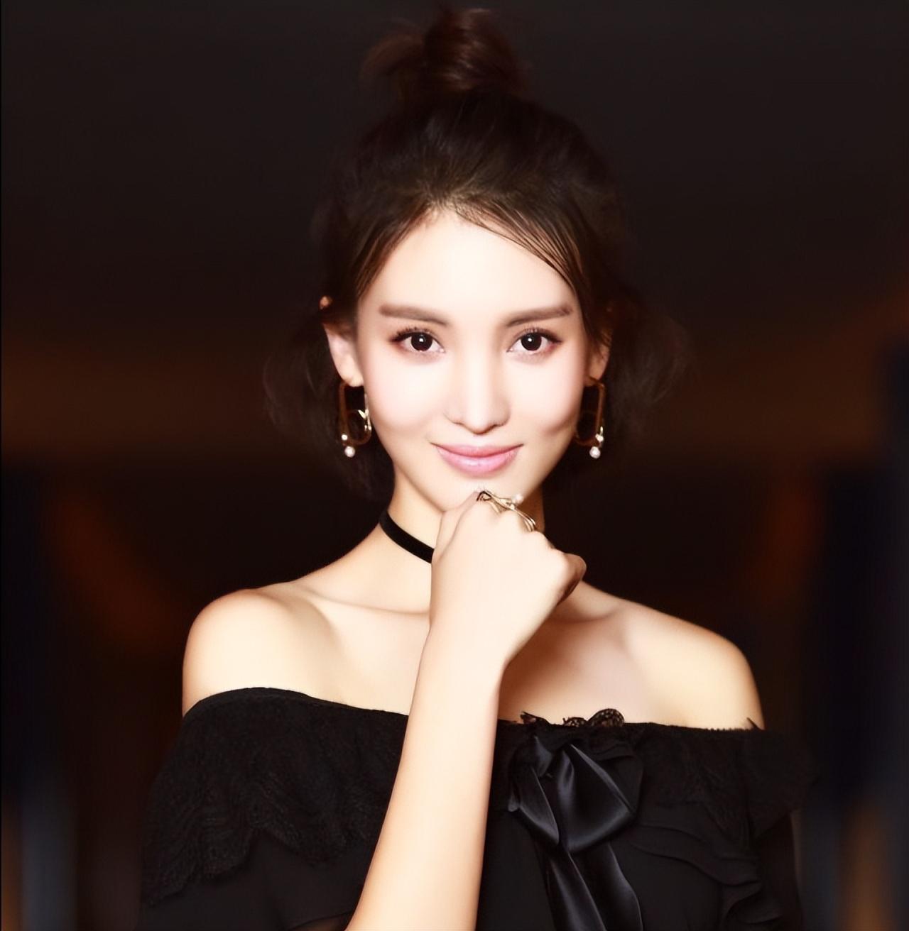 金晨:姐就是这么随心所欲 金晨是30亿票房女主,从小学舞蹈,大学也是
