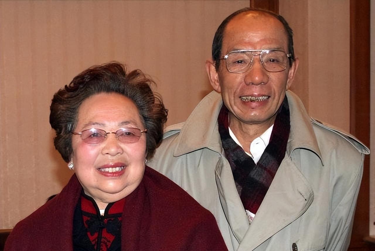 坚守初心,追求梦想 魏宗万,国家一级演员,月薪4000多,娶大5岁老婆宠50